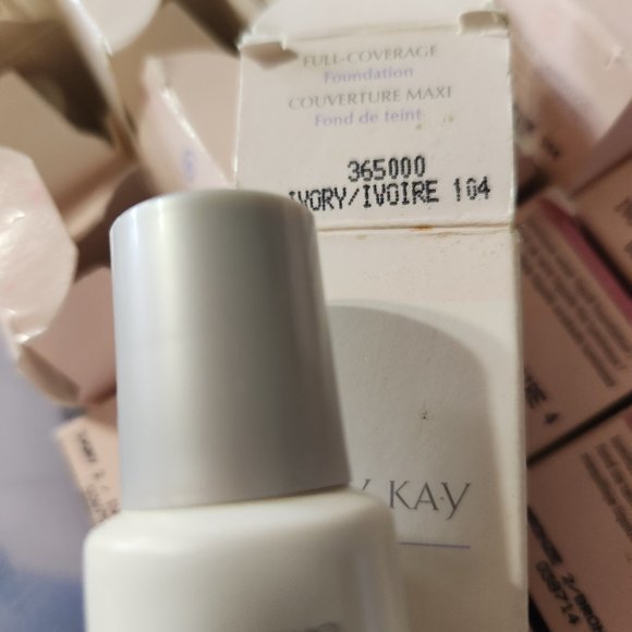 Mary Kay Medium Coverage Ivory 104 Liquid Foundation 1 OZ GRAY CAP - Picture 7 of 8